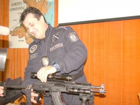 Burlacu se înţelege de milioane cu Constantinescu: din 2012 vom avea Poliţia Călare